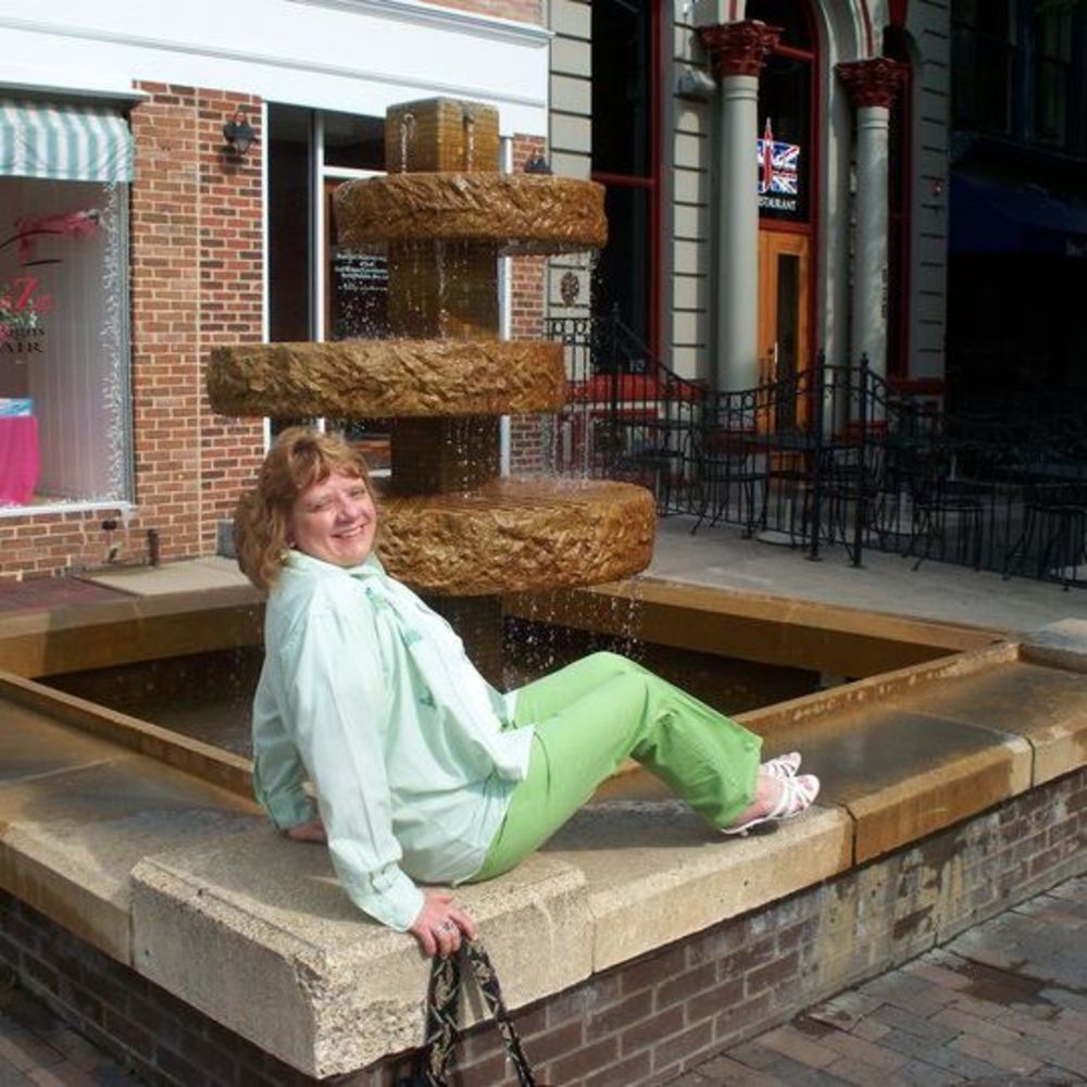 Meet your Posher, Cynthia